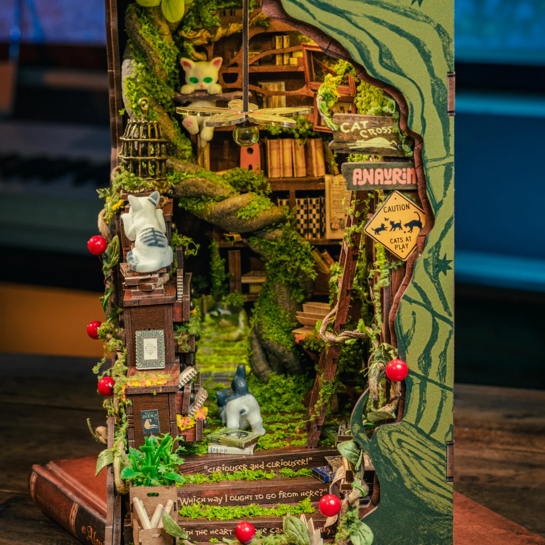 Cats Crossing Book Nook Kit - Image 3